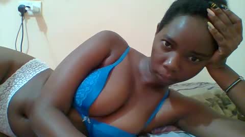 Queen online show from 03/11/25, 11:01