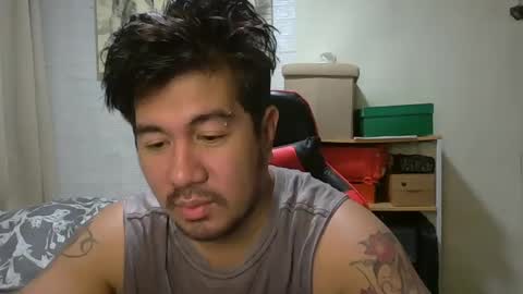 Snapshot of hothunkybear23 chatting on 12/21/24, 01:58 Khel online show from 12/21/24, 01:58