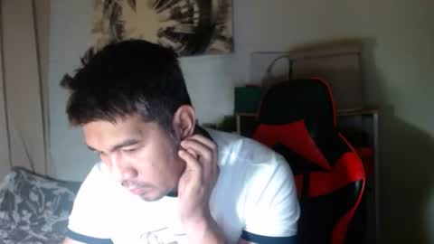 Snapshot of hothunkybear23 chatting on 12/15/25, 01:48 Khel online show from 12/15/25, 01:48