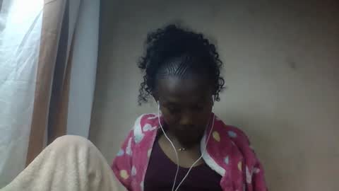 Snapshot of hotiesveronique chatting on 09/13/25, 05:46 veronique online show from 09/13/25, 05:46