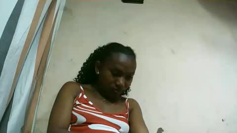 Snapshot of hotiesveronique chatting on 09/28/25, 10:09 veronique online show from 09/28/25, 10:09