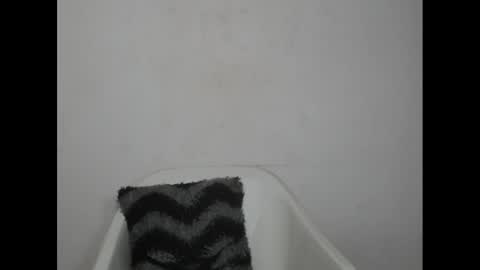 hotjessie0 online show from 03/06/25, 08:52