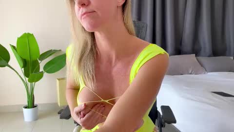 Kate  stream  1200 pm -800 pm UTC 7 online show from 11/29/25, 06:38