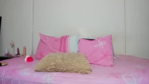 Snapshot of hotkrystel chatting on 02/15/25, 01:16 Krystel online show from 02/15/25, 01:16