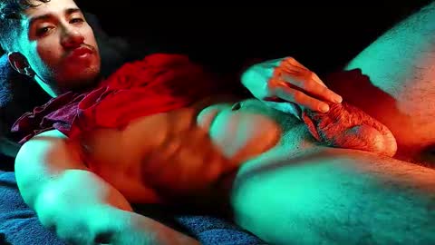 Snapshot of hotlatinking chatting on 12/14/25, 07:29 Hotlatinking online show from 12/14/25, 07:29