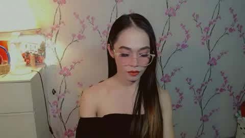 Snapshot of hotlegsxandra chatting on 10/17/25, 09:12 XANDRA online show from 10/17/25, 09:12