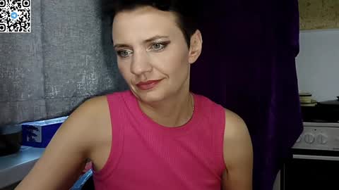 Snapshot of hotmamaqueen234 chatting on 05/17/26, 04:03 hotmamaqueen234 online show from 05/17/26, 04:03