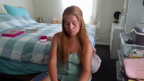 Snapshot of hotme2bwu chatting on 03/20/26, 01:21 Lena online show from 03/20/26, 01:21