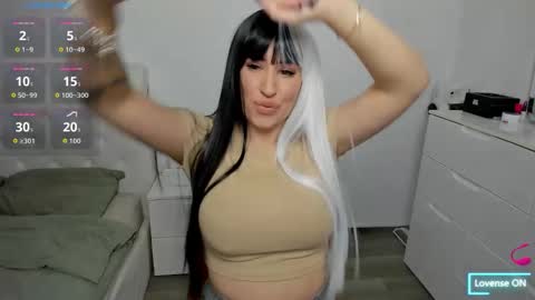 Snapshot of hotmorenaxxx chatting on 02/04/26, 01:06 hotmorenaxxx online show from 02/04/26, 01:06