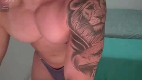 Snapshot of hotmusclebaby chatting on 06/15/26, 07:32 Max online show from 06/15/26, 07:32