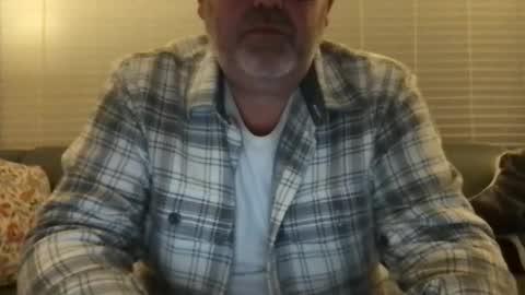 Snapshot of hotndirty72 chatting on 10/25/25, 05:26 hotndirty72 online show from 10/25/25, 05:26