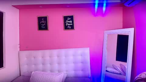 Snapshot of hotpawgmilf chatting on 01/28/25, 12:22 Sussy Bloom online show from 01/28/25, 12:22