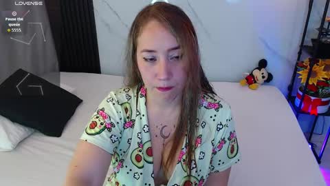 Snapshot of hotpawgmilf chatting on 09/28/25, 03:01 Sussy Bloom online show from 09/28/25, 03:01