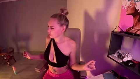 hotprincess2hot online show from 11/28/25, 11:13