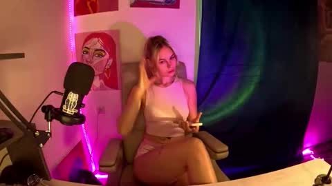 Snapshot of hotprincess2hot chatting on 12/20/25, 10:55 hotprincess2hot online show from 12/20/25, 10:55