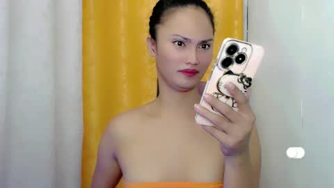 Snapshot of hotscarletcumxx chatting on 01/17/25, 12:42 veronica online show from 01/17/25, 12:42