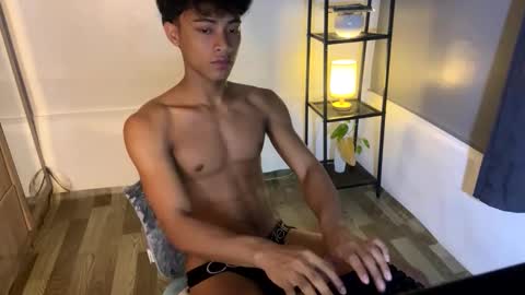 Snapshot of hotsexrider20 chatting on 04/15/26, 06:42 marky online show from 04/15/26, 06:42