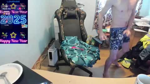 hot online show from 03/09/25, 04:44