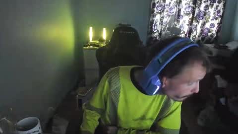 hot online show from 10/13/25, 04:07