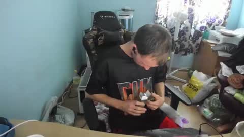 hot online show from 10/17/25, 01:35