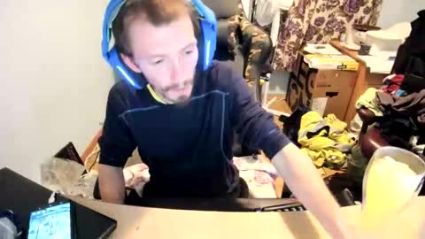 hot online show from 11/22/25, 04:39