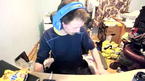 hot online show from 11/23/25, 04:18