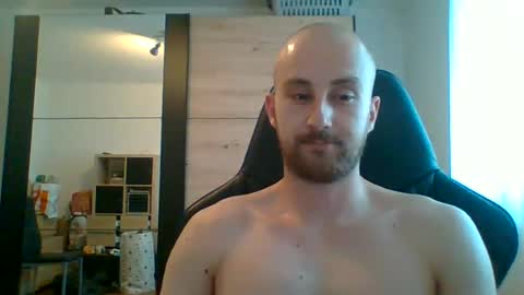 hotswissboy98 online show from 06/29/26, 05:46