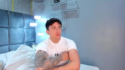 Snapshot of hott_boyy__ chatting on 11/07/25, 11:32 hott_boyy__ online show from 11/07/25, 11:32