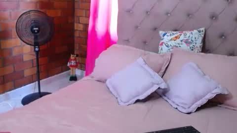 victorya karolyna online show from 11/25/25, 07:36