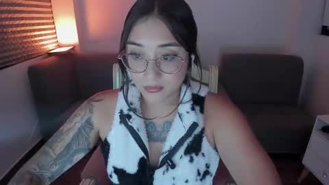 hottbee3645 online show from 01/10/26, 07:48