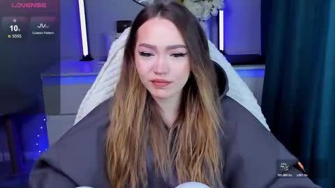 hello Im Eva online show from 11/10/25, 02:27