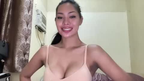 Snapshot of hottest_katarinaxxx chatting on 11/22/25, 04:22 katarina online show from 11/22/25, 04:22