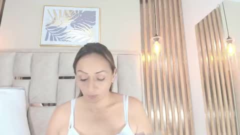 Snapshot of hottest_mature__ chatting on 09/26/25, 02:15 Natalie online show from 09/26/25, 02:15