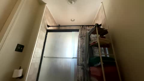 Snapshot of hottgoddesss chatting on 12/16/25, 03:17 Hottgodess online show from 12/16/25, 03:17