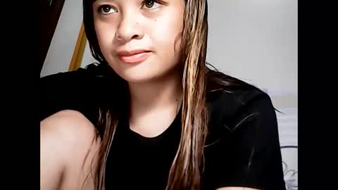 Snapshot of hottie_asianbabe chatting on 03/06/25, 12:10 Leen online show from 03/06/25, 12:10