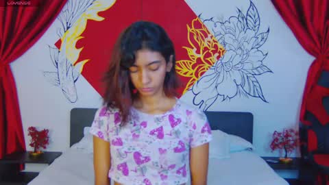 Snapshot of hottie_veronica chatting on 05/03/26, 05:30 Veronica independent model online show from 05/03/26, 05:30