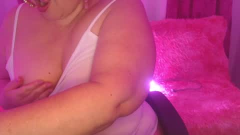 Snapshot of hottieauntie chatting on 10/19/25, 07:47 sweetie Aunt online show from 10/19/25, 07:47