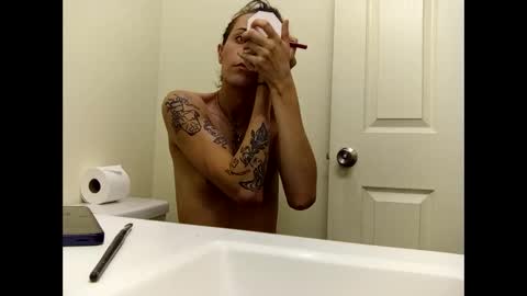 Snapshot of hottiefrmhell97 chatting on 11/23/25, 05:07 Lucky online show from 11/23/25, 05:07