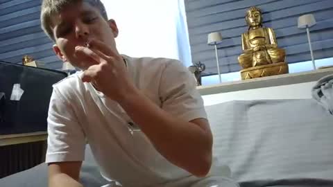 Hottieselly online show from 06/16/26, 05:37