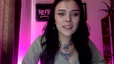 Snapshot of hottietat4u chatting on 02/17/25, 04:48 Tat online show from 02/17/25, 04:48