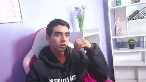 Snapshot of hottiie_guy chatting on 10/22/25, 06:40 hottiie_guy online show from 10/22/25, 06:40