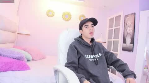 Snapshot of hottiie_guy chatting on 11/12/25, 12:16 hottiie_guy online show from 11/12/25, 12:16