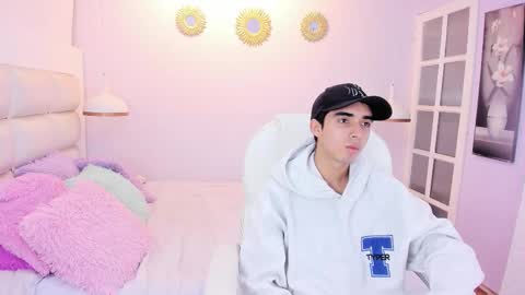 Snapshot of hottiie_guy chatting on 11/13/25, 06:29 hottiie_guy online show from 11/13/25, 06:29