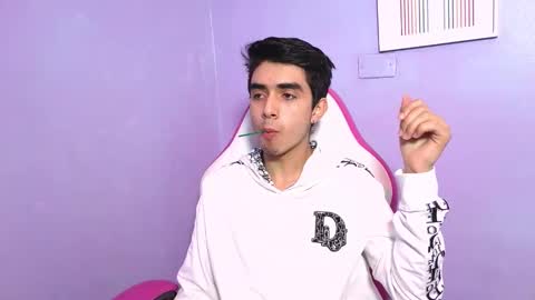 Snapshot of hottiie_guy chatting on 12/03/25, 06:28 hottiie_guy online show from 12/03/25, 06:28