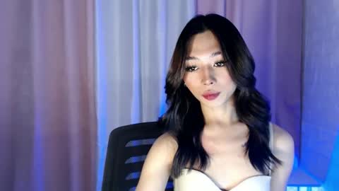 Snapshot of hottmolly100403 chatting on 10/16/25, 08:32 SCARLET online show from 10/16/25, 08:32