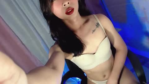 Snapshot of hottmolly100403 chatting on 10/23/25, 08:57 SCARLET online show from 10/23/25, 08:57