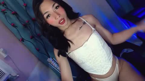 Snapshot of hottmolly100403 chatting on 10/24/25, 08:05 SCARLET online show from 10/24/25, 08:05