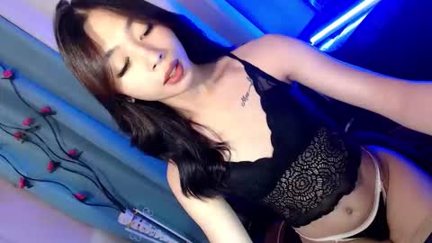 Snapshot of hottmolly100403 chatting on 10/25/25, 08:03 SCARLET online show from 10/25/25, 08:03