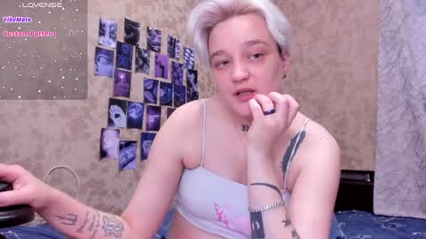 Snapshot of hotty_linn chatting on 09/14/25, 03:44 Linn online show from 09/14/25, 03:44