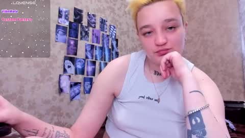 Snapshot of hotty_linn chatting on 10/03/25, 11:40 Linn online show from 10/03/25, 11:40